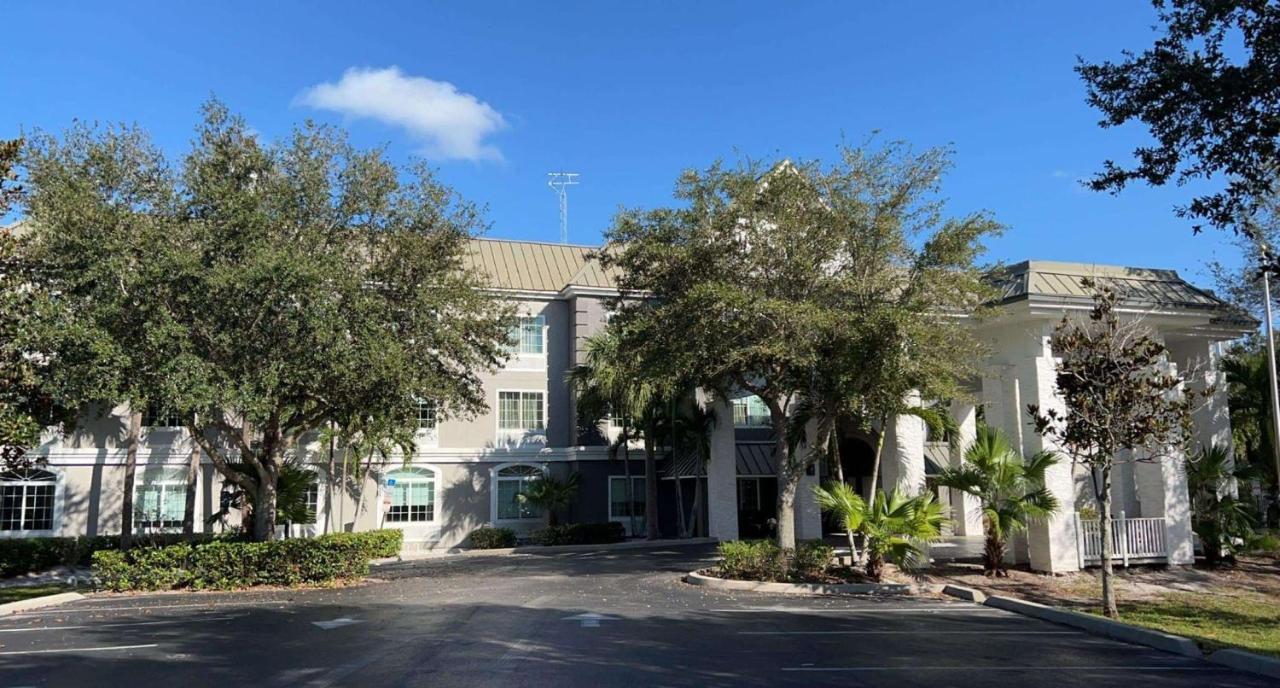 Surestay Plus Hotel By Best Western Vero Beach Exterior foto